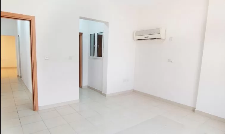 Residential Ready Property 2 Bedrooms U/F Apartment  for rent in Al Sadd , Doha #14642 - 2  image 